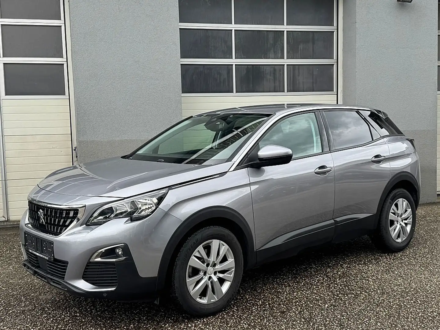 Peugeot 3008 1,2 PureTech 130 S&S EAT8 Allure Grau - 1