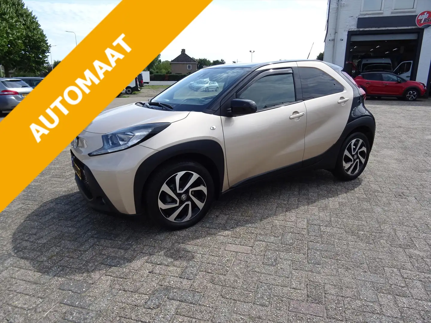 Toyota Aygo X 1.0 VVT-i MT 72pk Play Bruin - 1
