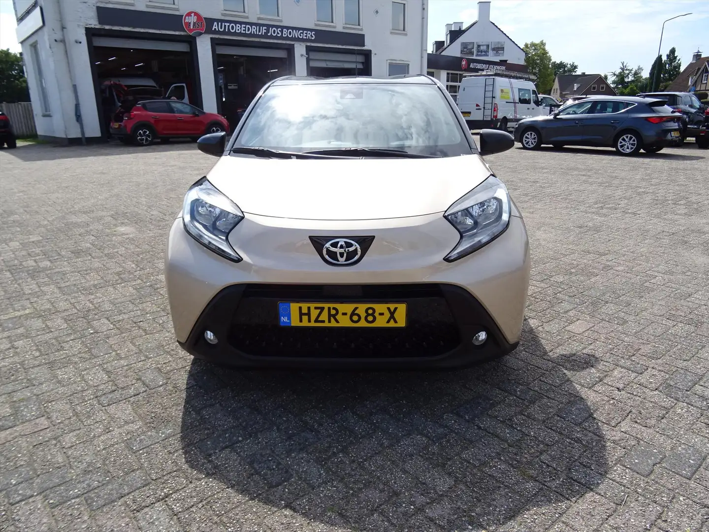 Toyota Aygo X 1.0 VVT-i MT 72pk Play Bruin - 2