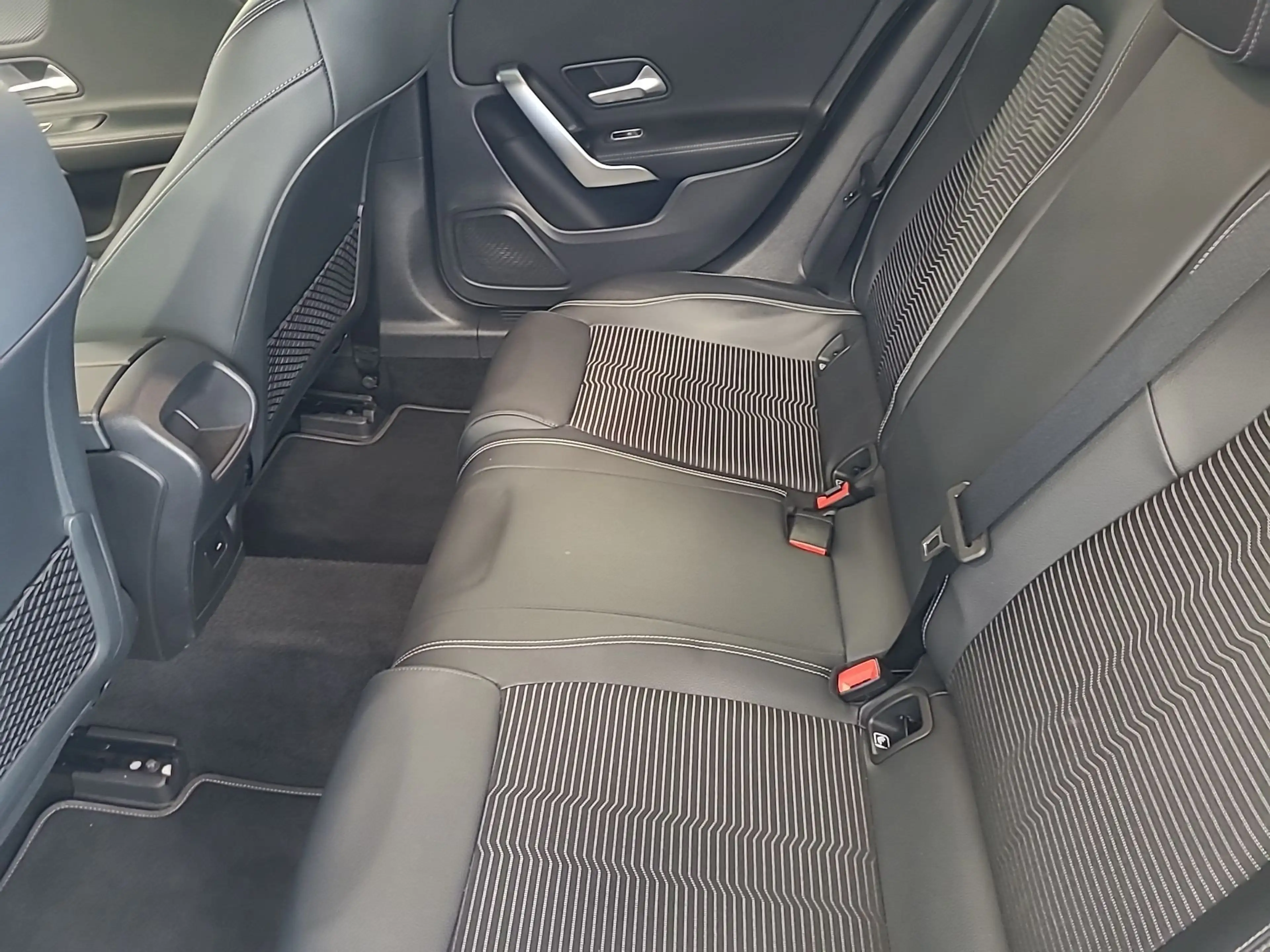 Mercedes-Benz A 180 Business *LED*KAMERA*NAVI*SHZ*GRA*LM* — photo 11