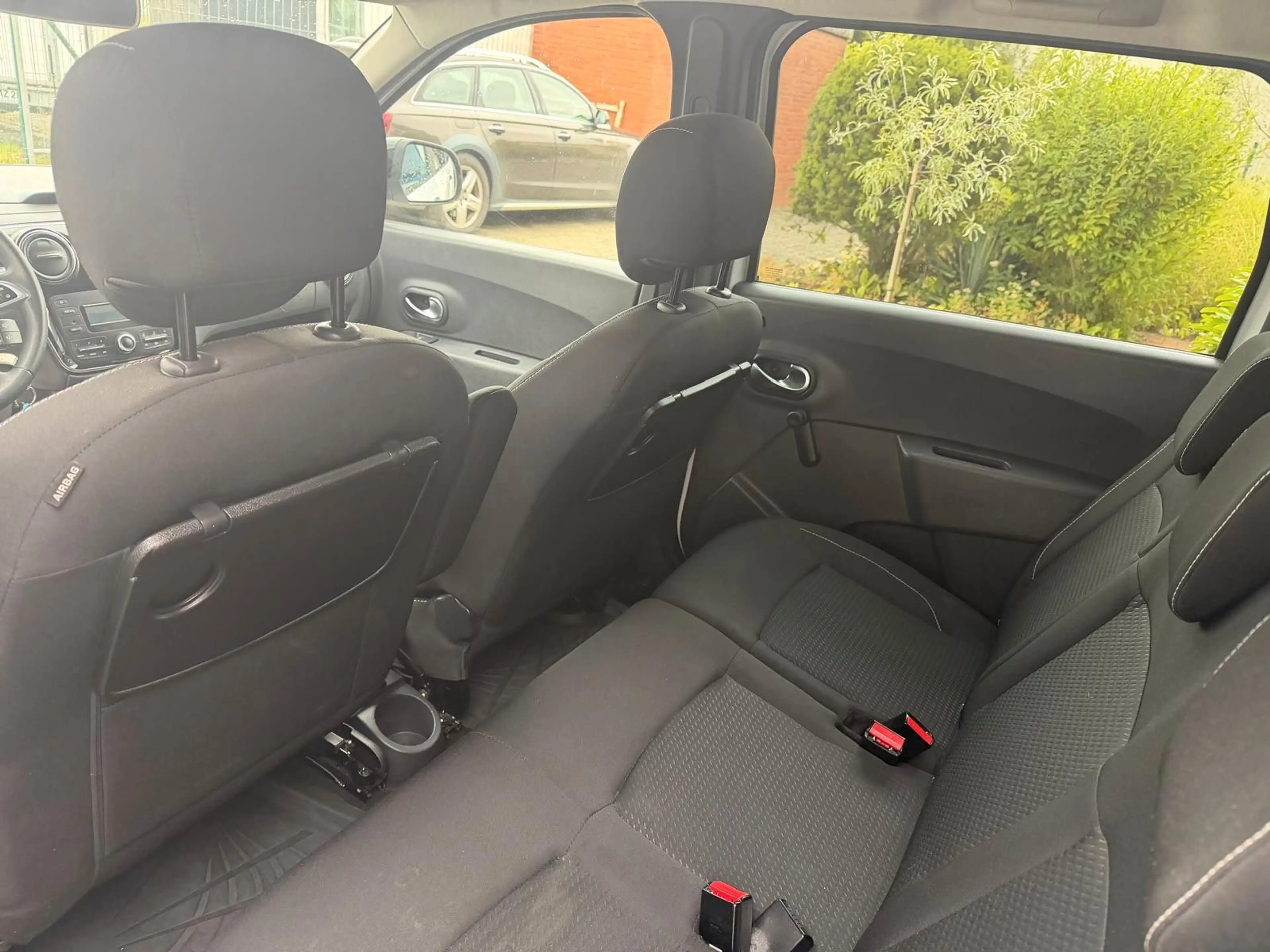 Dacia Lodgy Lodgy Comfort/7Sitzer/Klima/AHK/Multi.Lenk./Tem. — photo 10