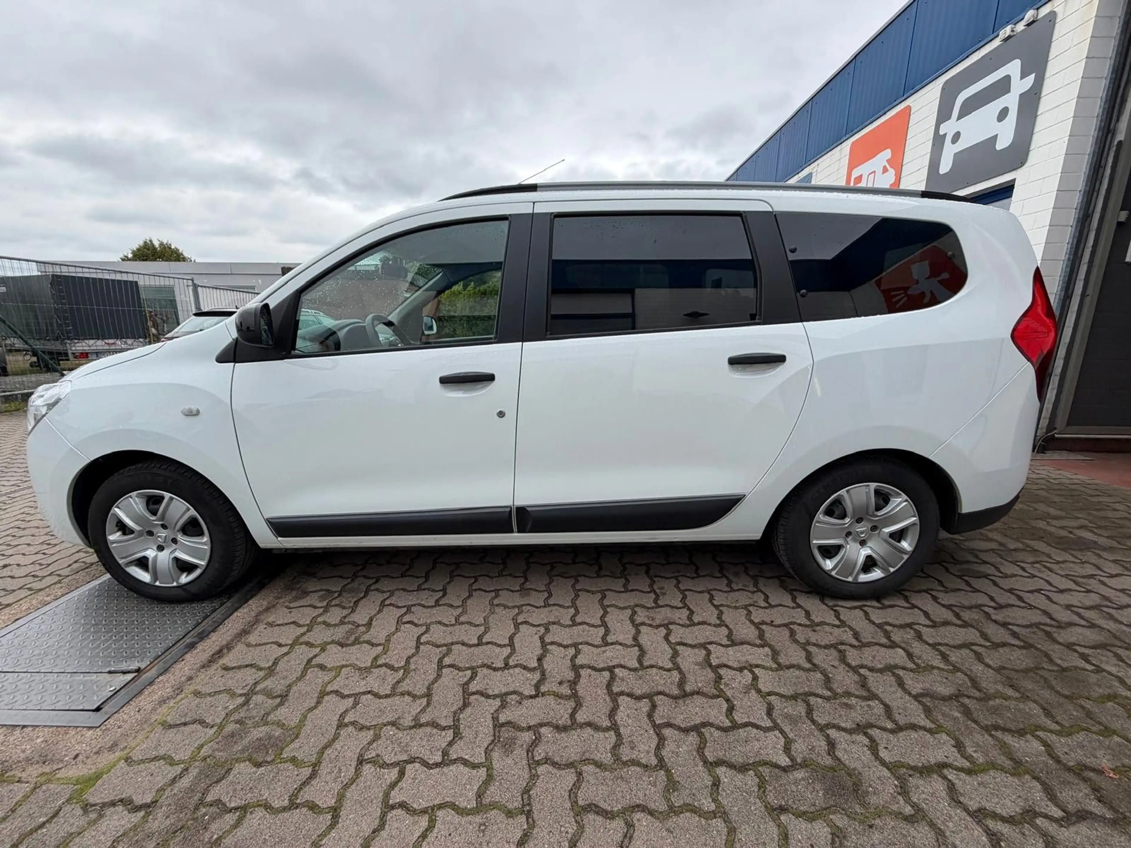 Dacia Lodgy Lodgy Comfort/7Sitzer/Klima/AHK/Multi.Lenk./Tem. — photo 8