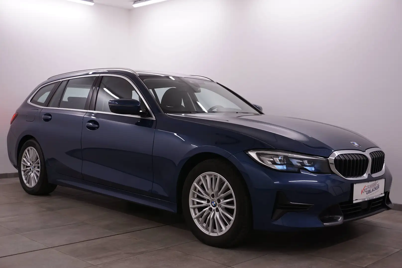 BMW 320 d Sport Line // Abstandstempomat // Blau - 1