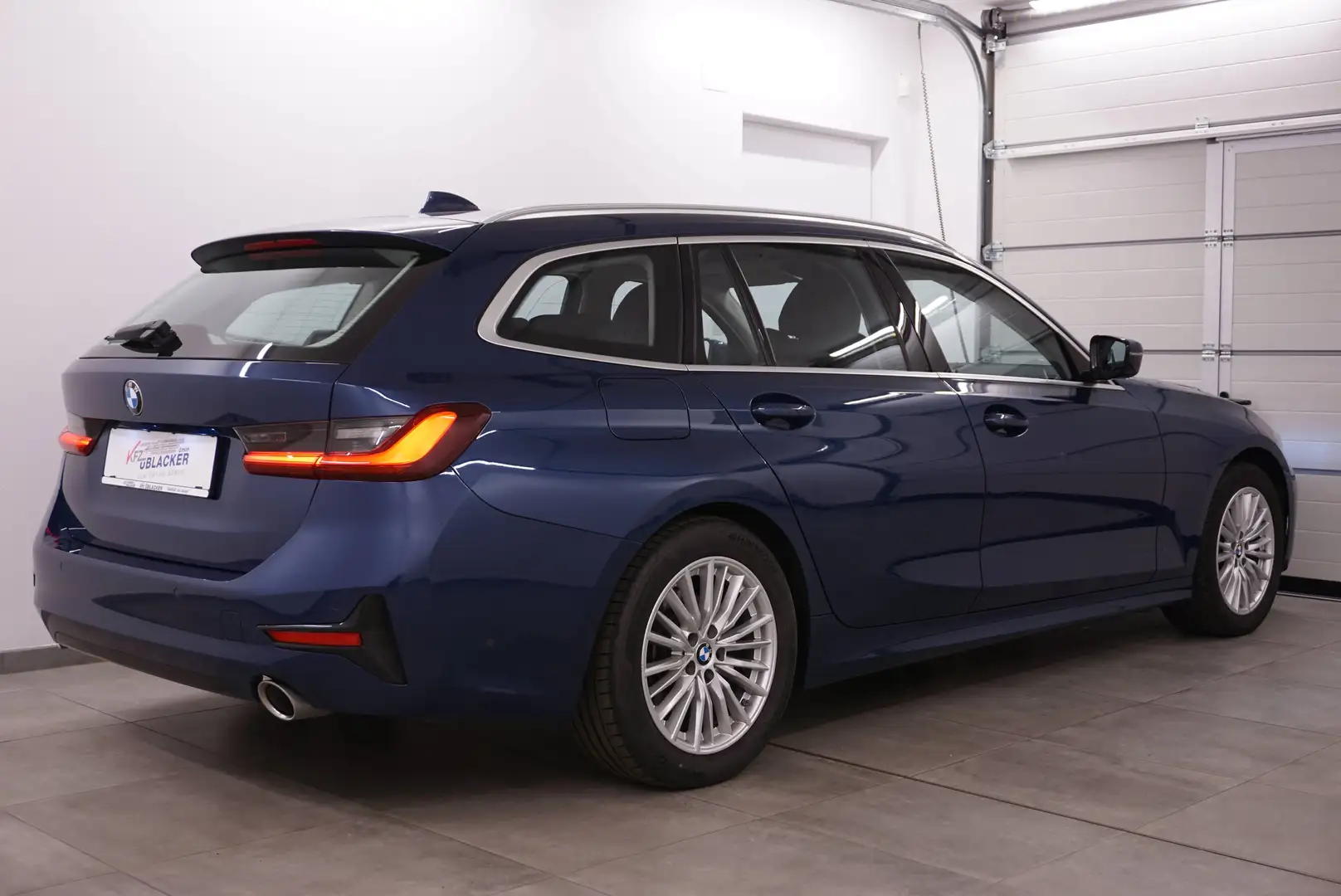 BMW 320 d Sport Line // Abstandstempomat // Blau - 2