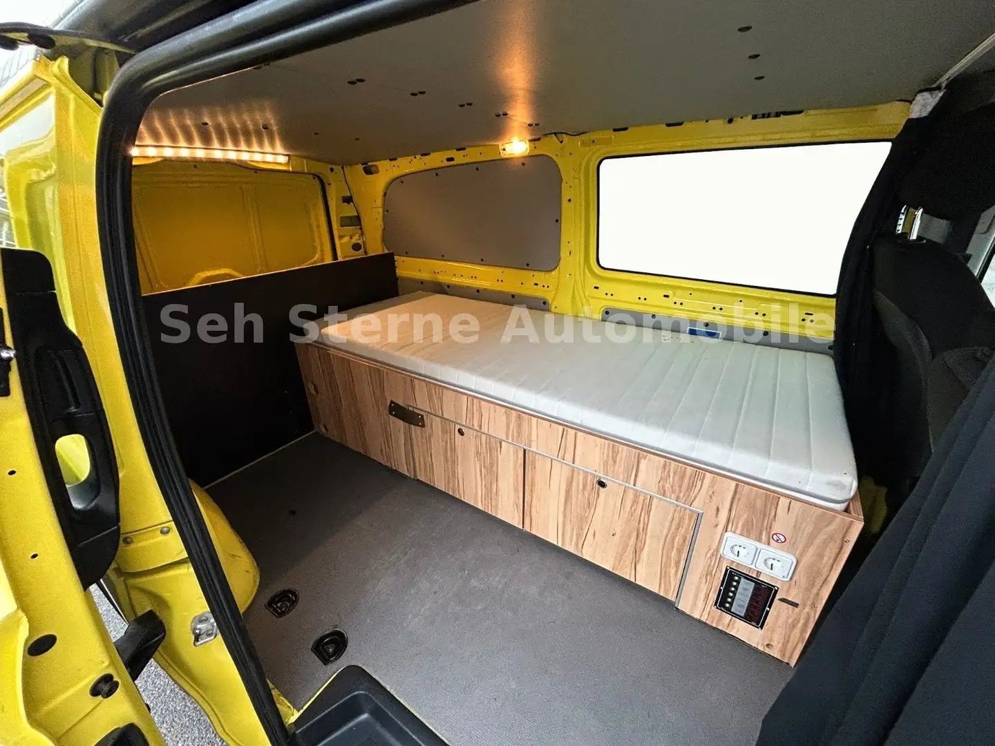 Mercedes-Benz Vito 114 BF3 "Begleitfahrzeug" Extra Lang + BETT Geel - 2