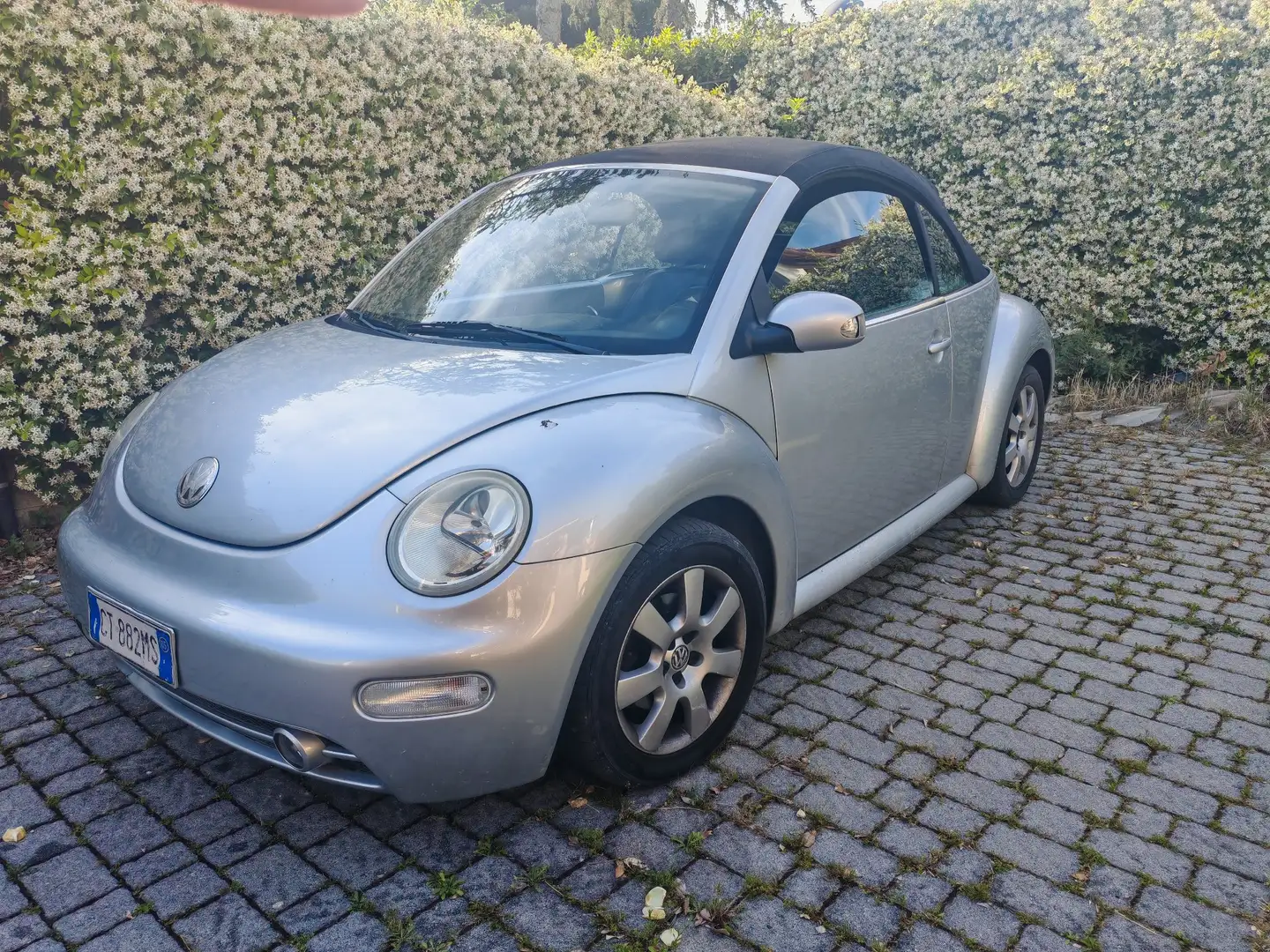 Volkswagen New Beetle Cabrio 1.6 manuale Stříbrná - 1