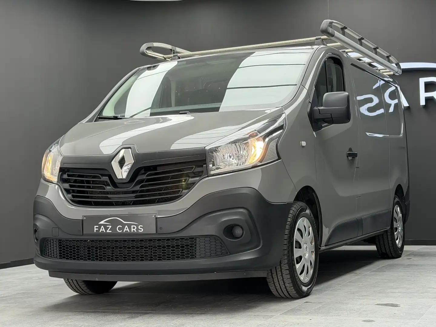 Renault Trafic * Réservé * Gris - 2