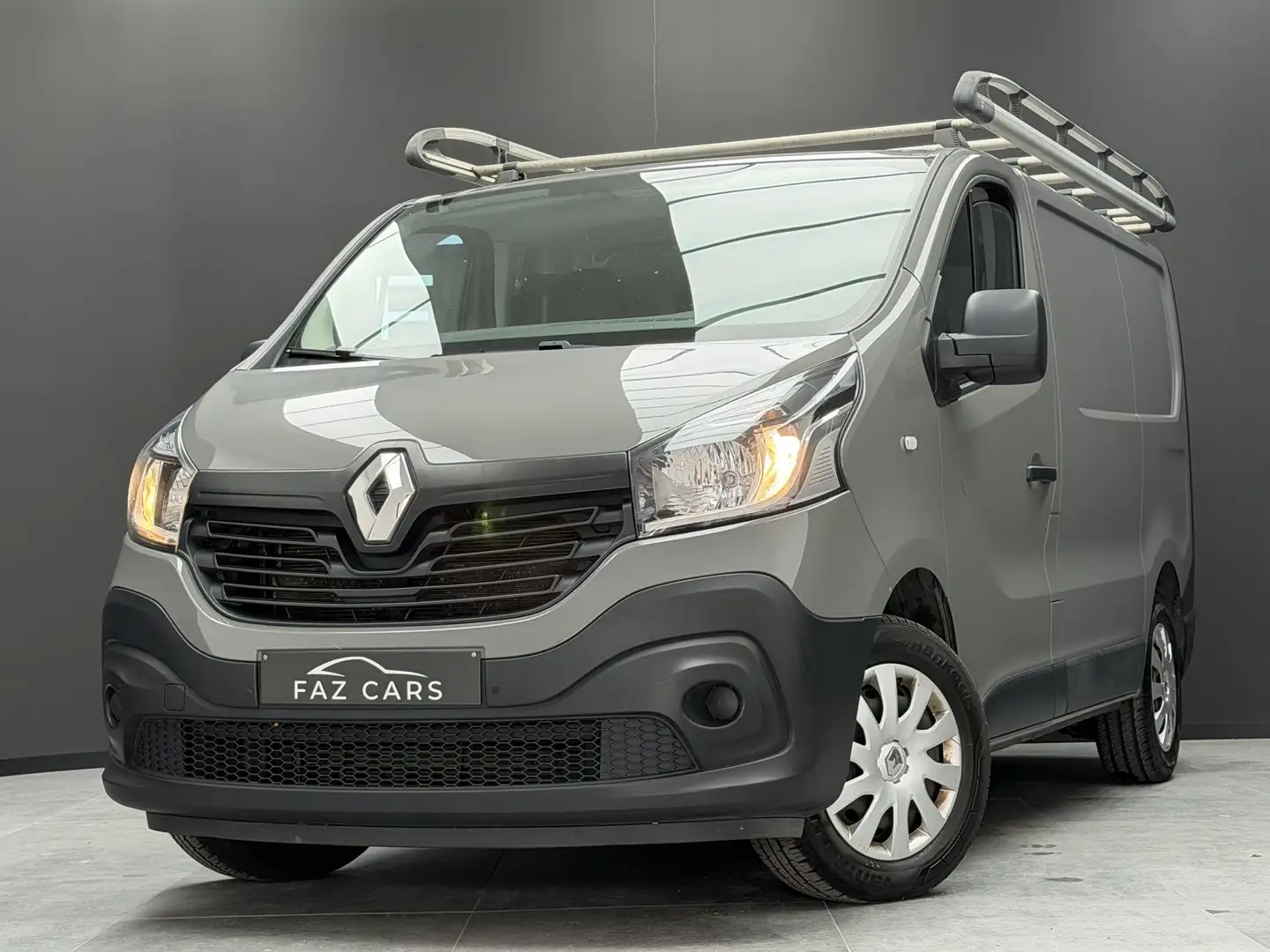 Renault Trafic * Réservé * Gris - 1