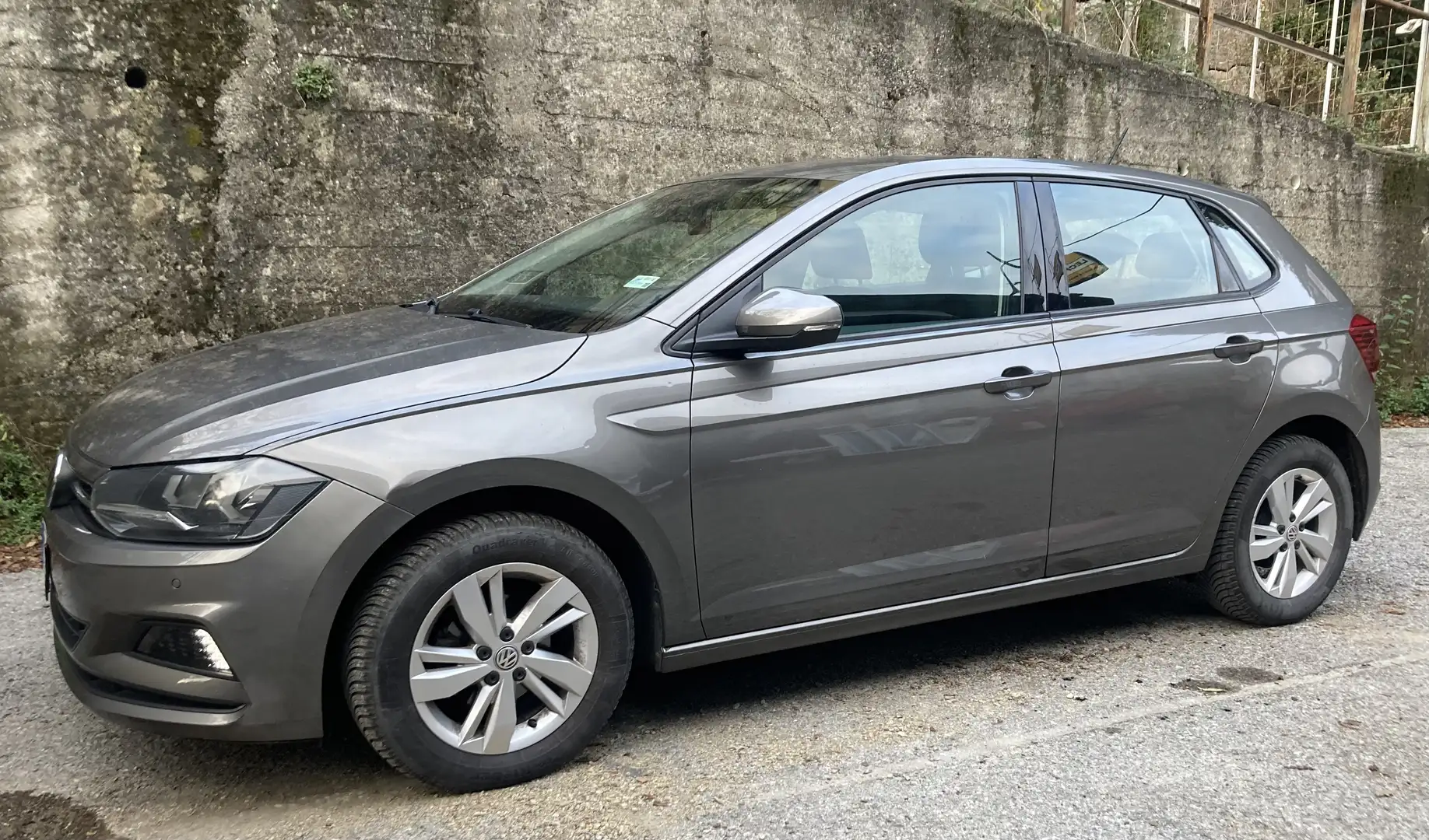 Volkswagen Polo 5p 1.0 evo Comfortline 80cv NEOPATENTATI Grigio - 2