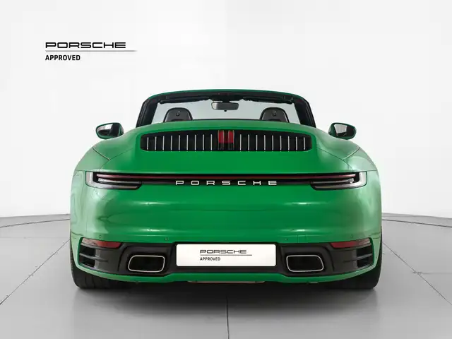 Porsche 911 view 4