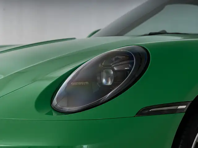 Porsche 911 view 22