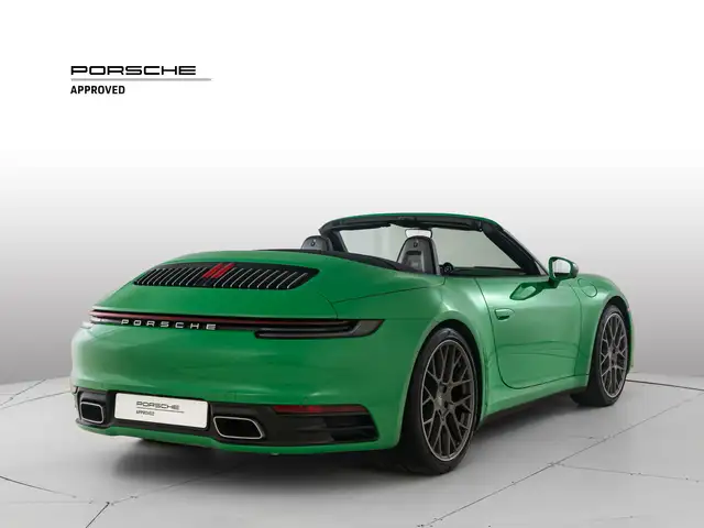 Porsche 911 view 5
