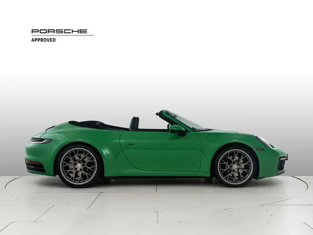 Porsche 911 view 6