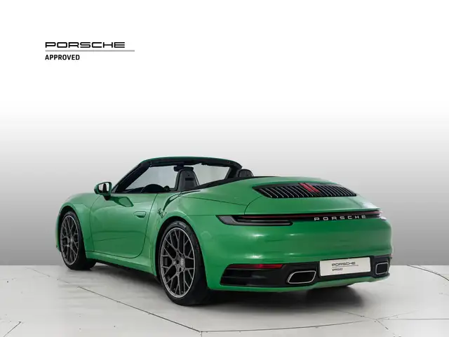 Porsche 911 view 3