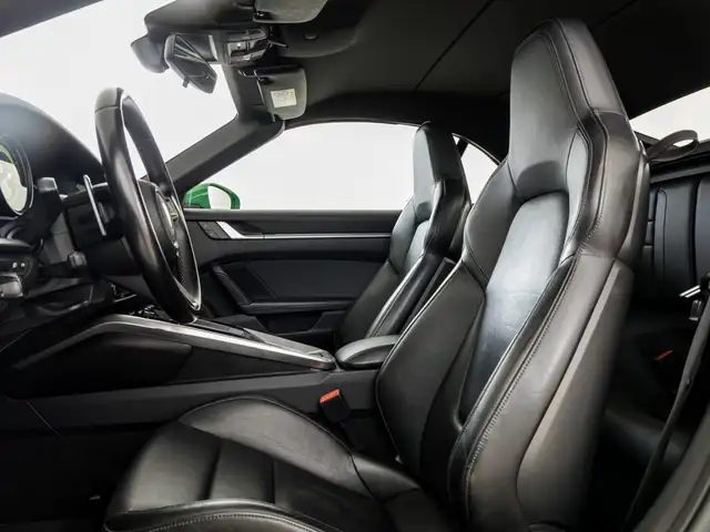 Porsche 911 view 12