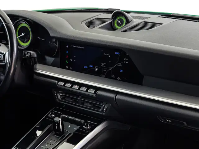 Porsche 911 view 16