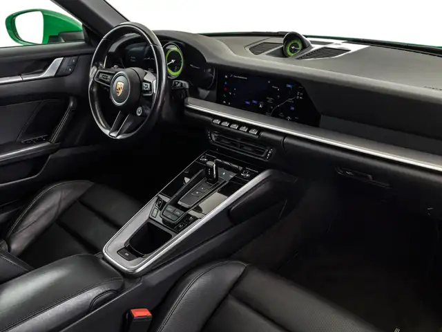 Porsche 911 view 11