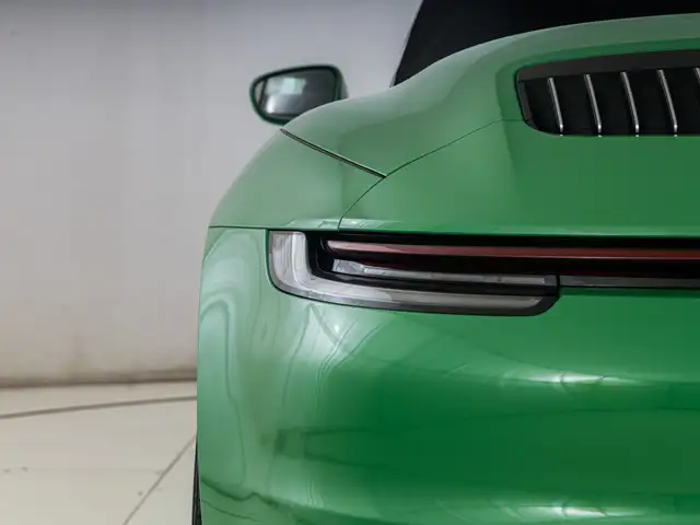 Porsche 911 view 25