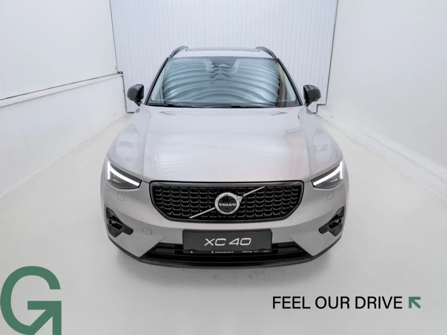 Volvo XC40 Ultra, B3 Mild Hybrid, Benzin, Dark Silber - 2