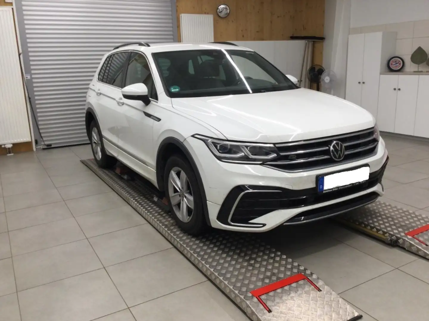 Volkswagen Tiguan 1.5 TSI R-LINE MATRIX LED NAVI ACC ESP Weiß - 2