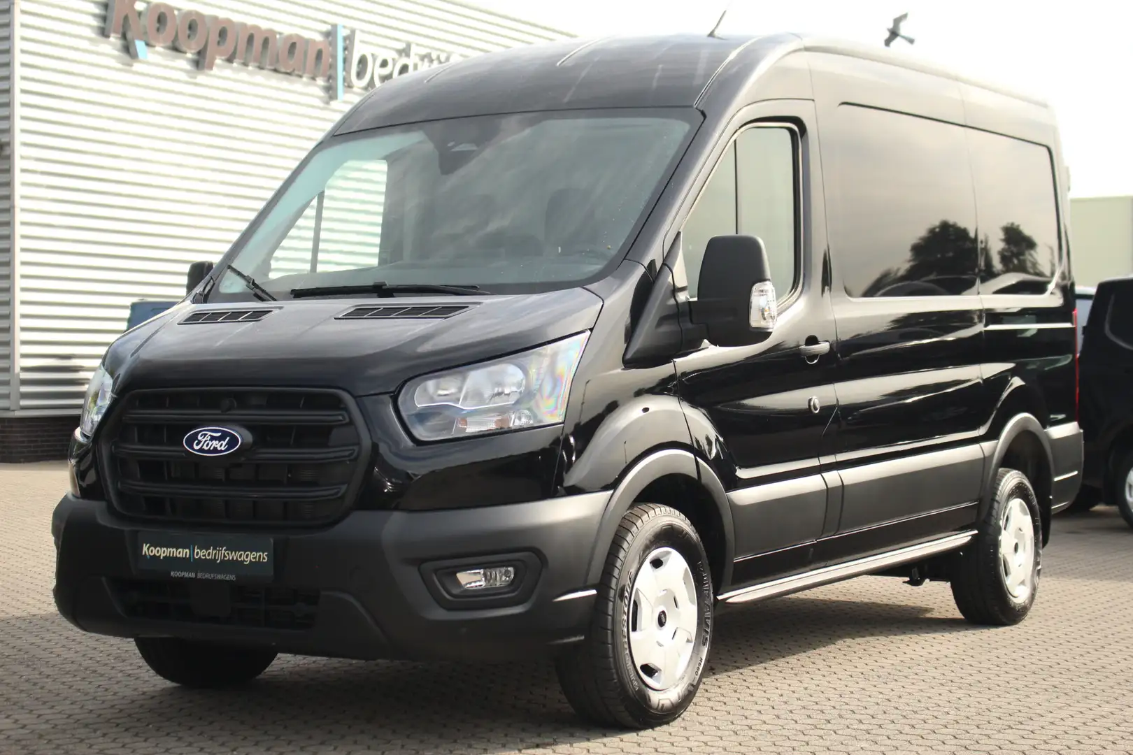 Ford Transit 350 2.0TDCI 165pk L2H2 Trend | Automaat | 2800kg t Zwart - 2