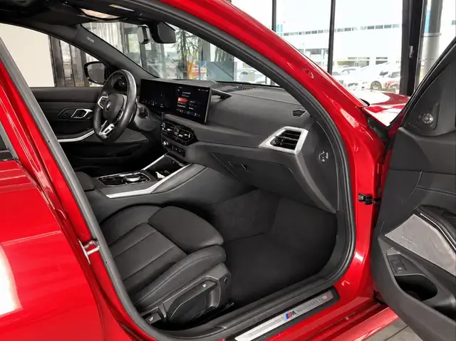 BMW 3 Series view 4
