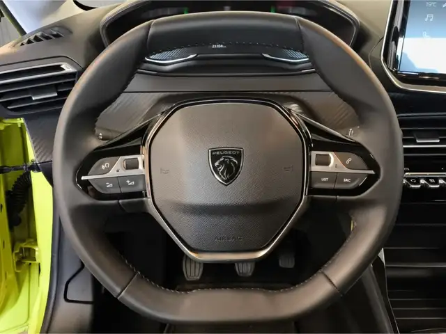Peugeot 208 view 10