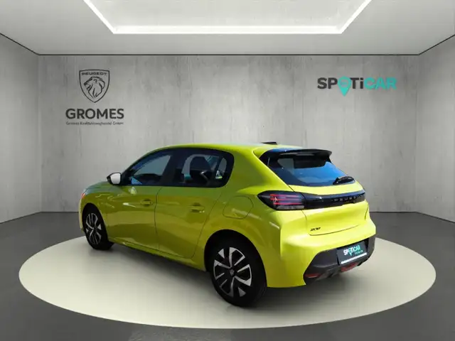 Peugeot 208 view 5