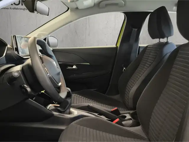 Peugeot 208 view 9
