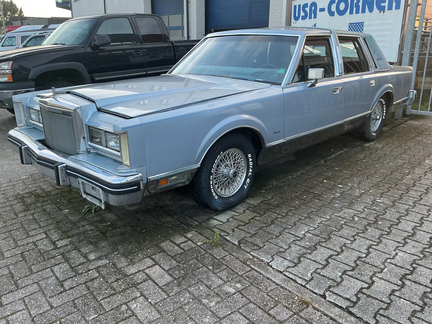Lincoln Town Car Sedan Blau - 2