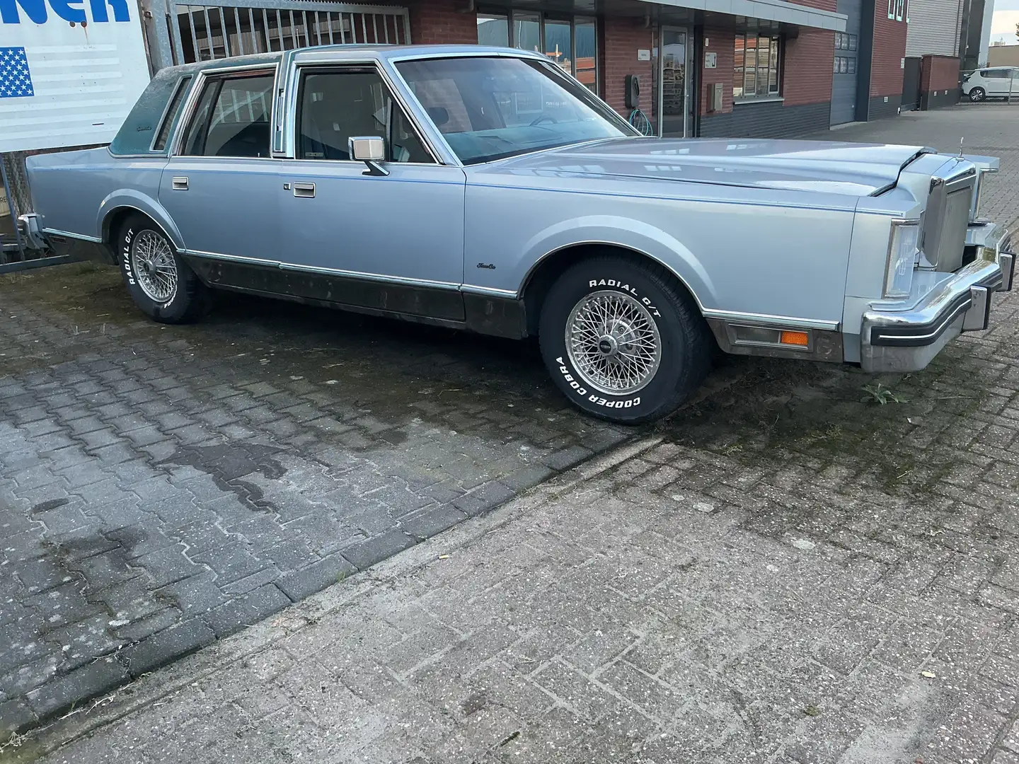 Lincoln Town Car Sedan Blau - 1