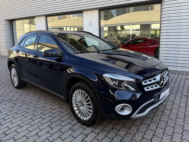 Mercedes-Benz Gla view 3