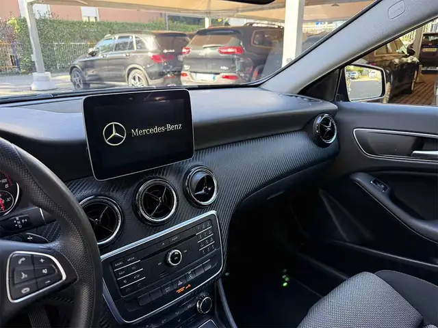 Mercedes-Benz Gla view 16
