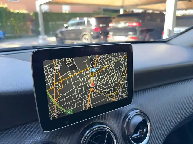 Mercedes-Benz Gla view 20