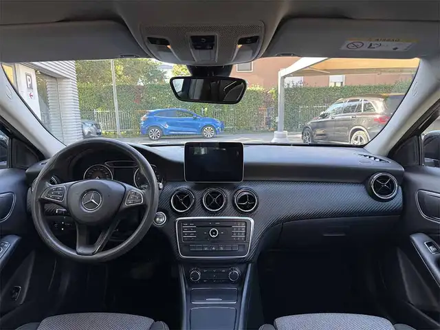 Mercedes-Benz Gla view 25