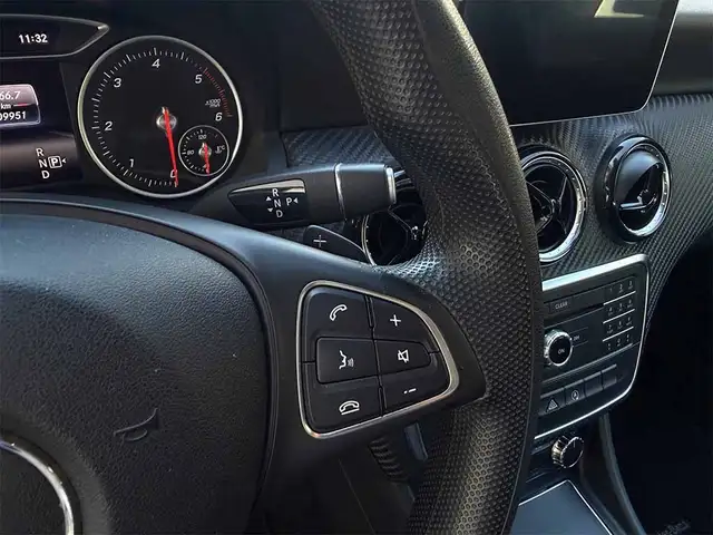 Mercedes-Benz Gla view 15