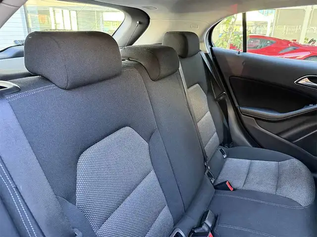 Mercedes-Benz Gla view 24