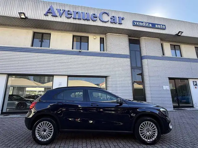 Mercedes-Benz Gla view 4