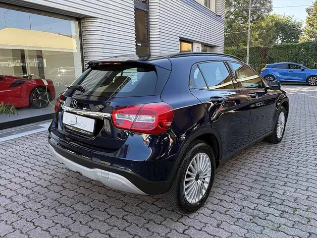 Mercedes-Benz Gla view 6