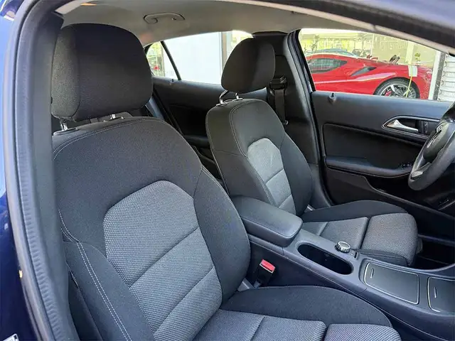 Mercedes-Benz Gla view 22