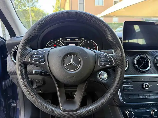 Mercedes-Benz Gla view 12