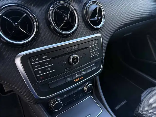 Mercedes-Benz Gla view 17