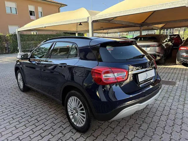 Mercedes-Benz Gla view 8