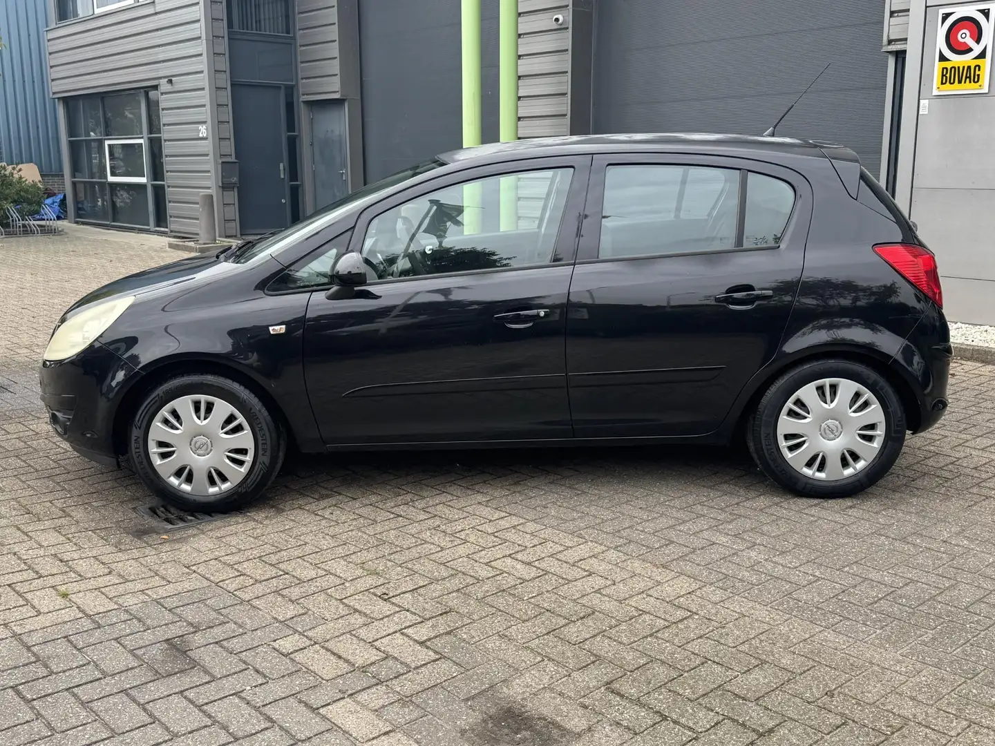 Opel Corsa 1.2-16V Business | Airco | 1e Eigenaar | Nieuwe AP Zwart - 2