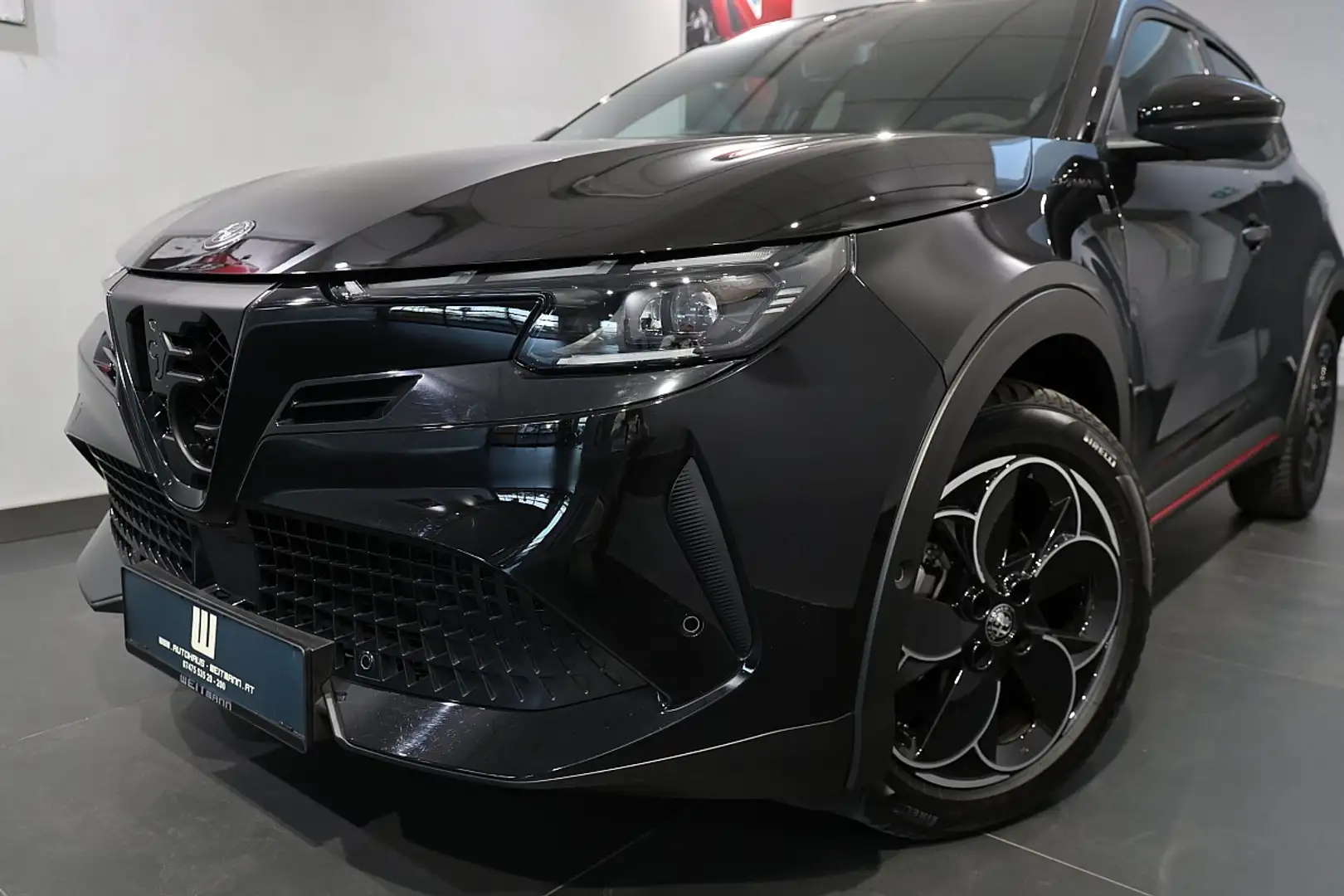 Alfa Romeo Junior Elettrica Speciale 54kW 115kW Schwarz - 2