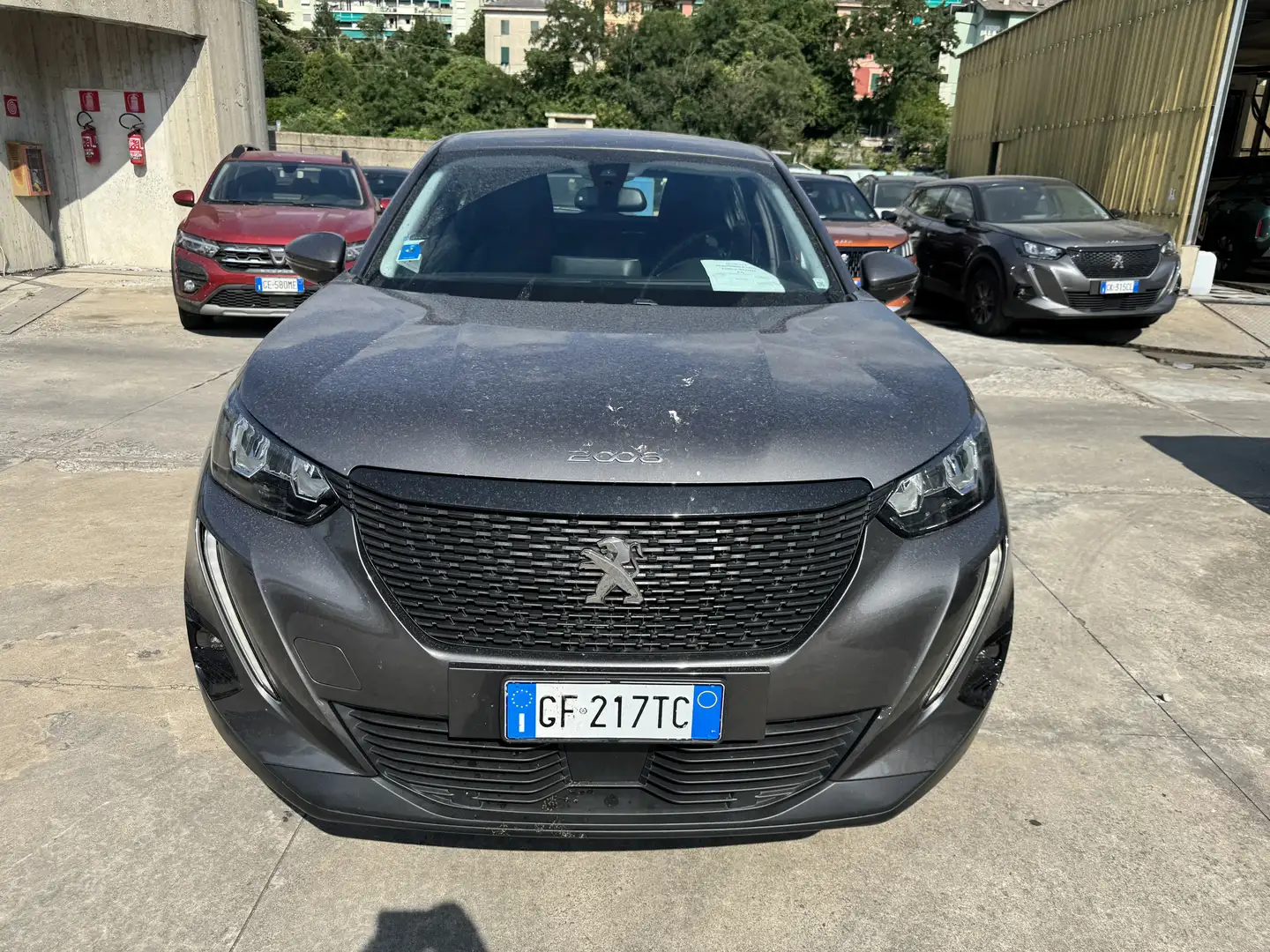 Peugeot 2008 1.2  ALLURE Gris - 2