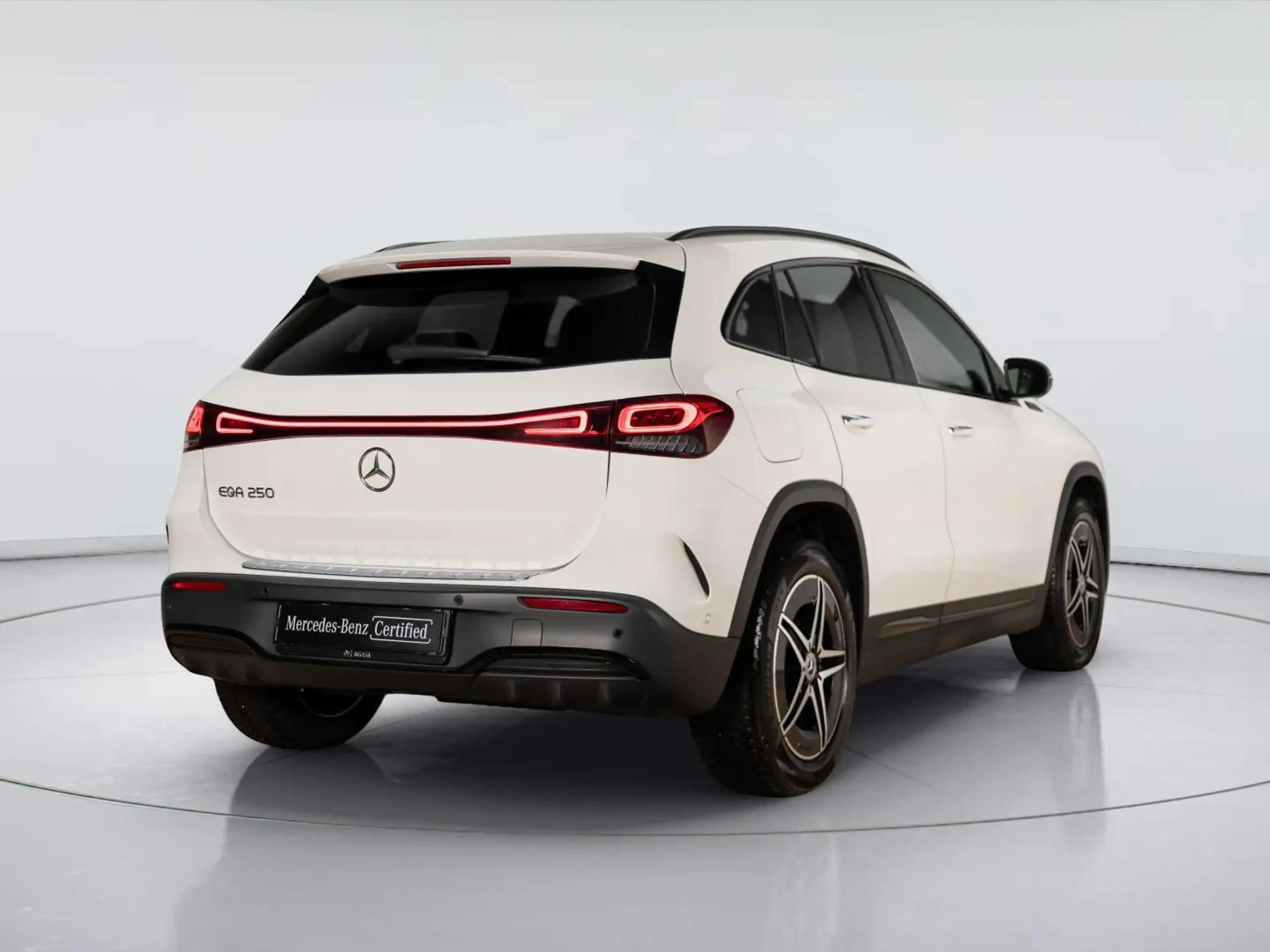 Mercedes-Benz EQA 250 AMG Line 67 kWh | Trekhaak — photo 2