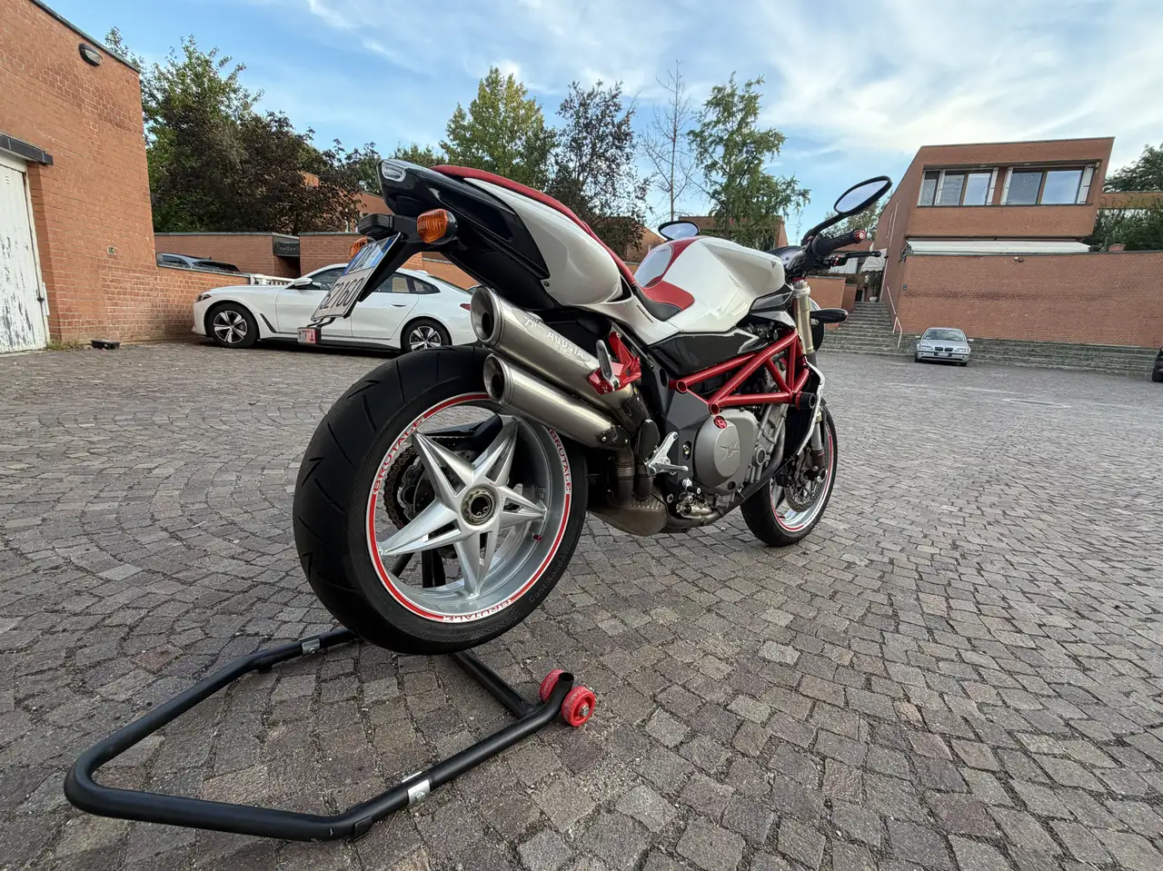 MV Agusta Brutale 910