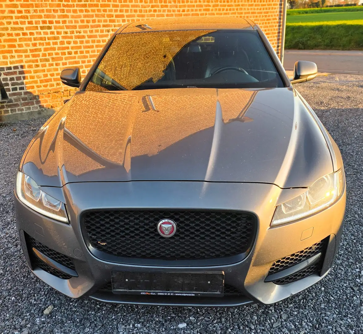 Jaguar XF XF 2.0 D E-Performance R-Sport Grijs - 2