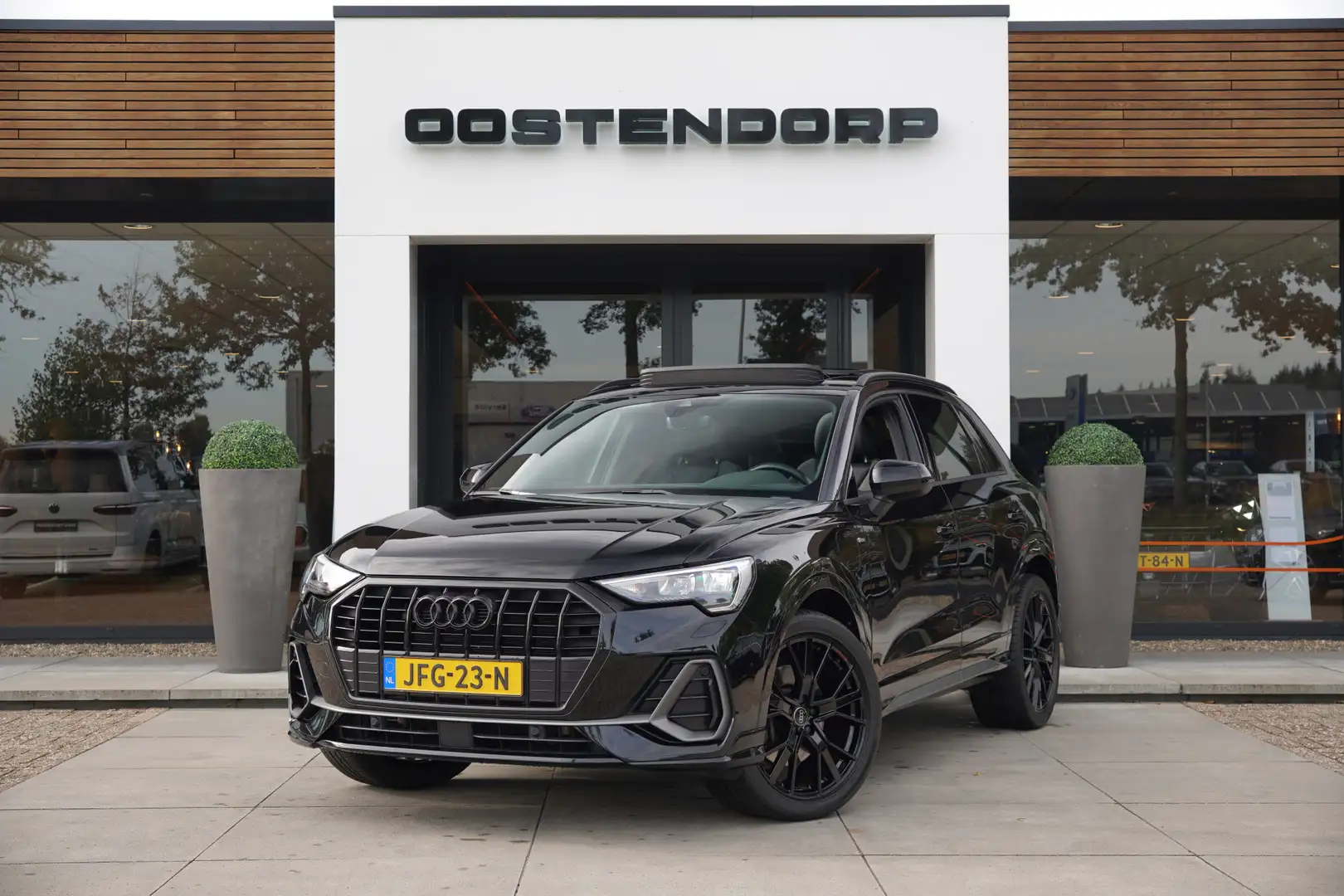 Audi Q3 45TFSIe/245pk S-Line Blackstyle|2022|Panoramadak|T Noir - 2